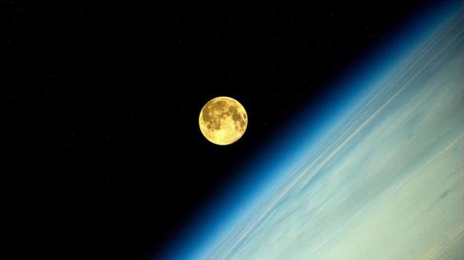 Moon Orbiting Earth Moon Orbiting Earth